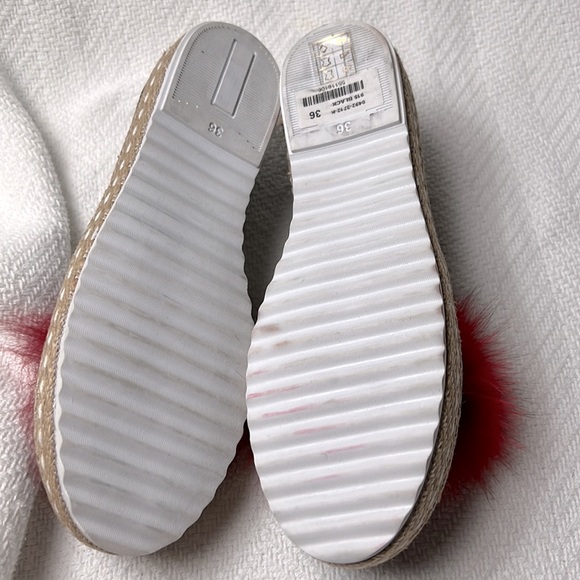 LA PINTA made in Istanbul Turkey Black Red Faux Fur Slip On size 36 - Picture 3 of 3